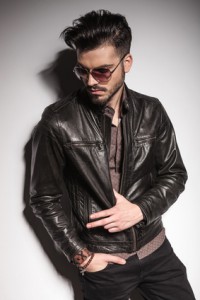 mann lederjacke schwarz hose